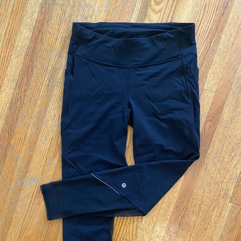 Lululemon 7/8” leggings- size 8 mesh bottoms